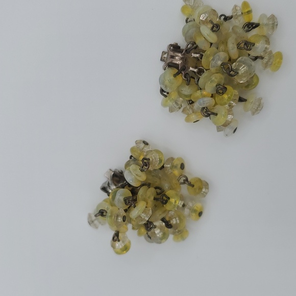 Elegant Yellow Cluster Earrings Glass E1001 Clip On - Picture 3 of 4